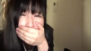 パイパン美女が手マンで犯されフェラ抜きしちゃう