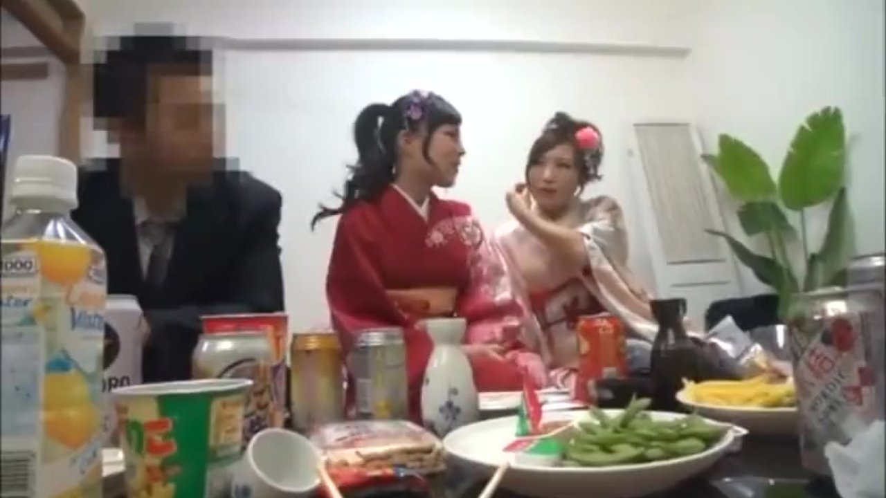 エッチな振り袖姿のお姉さんたちと乱交セックス！