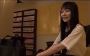 大人しそうな女子高生はチンポが大好きな痴女でしたw