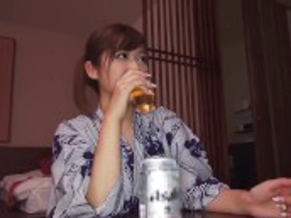 美人奥様の浴衣を剥いで旅館で熱々プレイ！