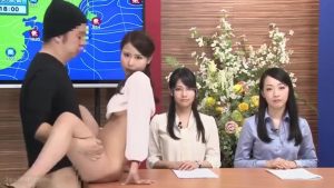 お天気お姉さんが収録中にも関わらず高速手マンで逝かされるｗｗ