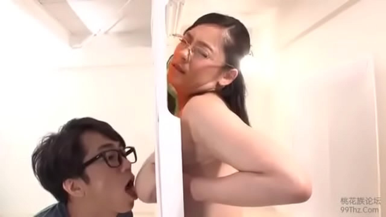 親戚のおまんこにチンポを挿れまくって膣内射精しまくる！