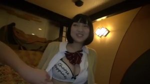 女子高生がおっさん達とホテルで3Pセックスしてイキまくる！