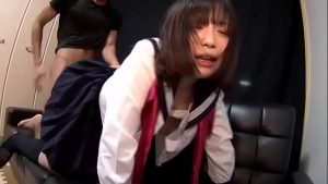 公園でフルートの練習をしていたJKをお持ち帰り！エッチな雰囲気で中出しまでしちゃったw