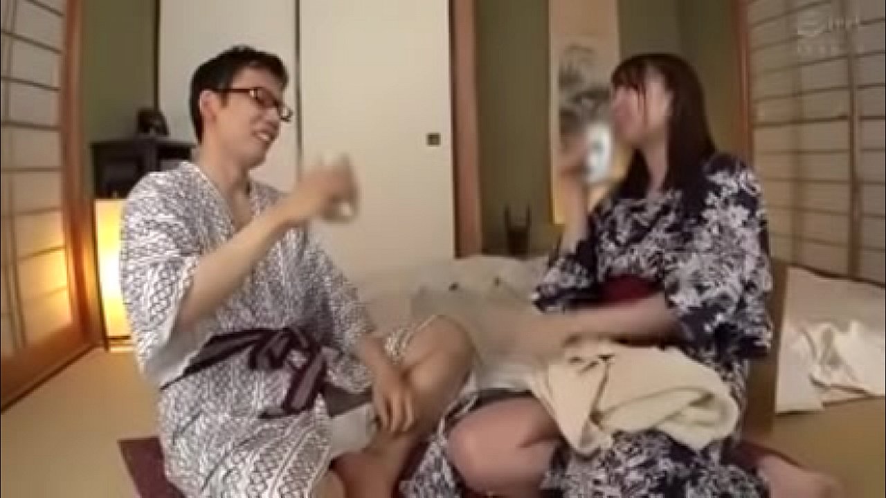 中出しさせるために意中の相手を温泉に連れてくる変態巨乳女