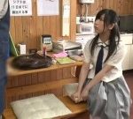 万引きJKを捕まえて身体の隅々まで観察！潮吹きまんこをお仕置き！