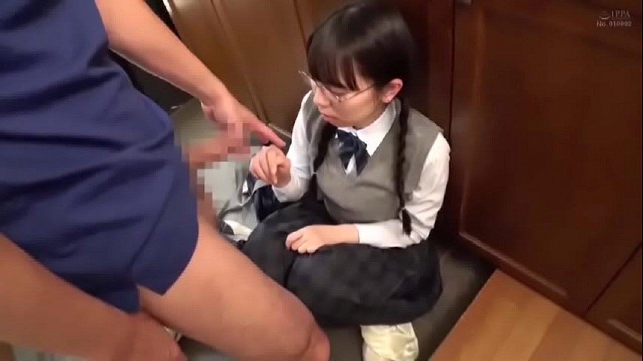 地味子JKが中年オヤジの家にいって生ハメエッチ