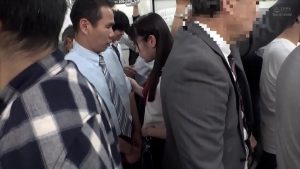 【おすすめ】真面目で可憐な巨乳JKが逆痴漢に目覚めておじさん狙って逆レイプ！