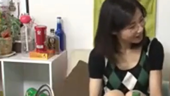 宅飲み中にムラムラしちゃった美女と中出しセックス！