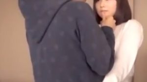 パイパンスレンダー美少女がホテルでイケメンチンポにハメられる！
