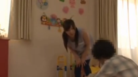 元気のない園児を励ますために授乳手コキしてくれる保育士さん！子供ザーメン中出しで幸せな気分♡