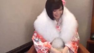 和服に隠された美乳♡成人式でテンション上がってる美少女を連れ込んで…？