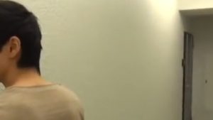 貧乳スレンダーのエッチなお姉さんとセックス！