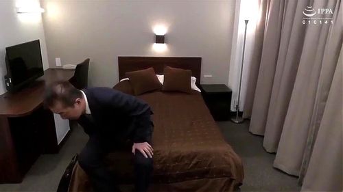 中年親父に犯されるセクシーな熟成奥様！