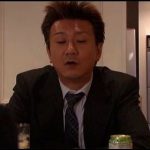 爆乳黒ギャル人妻が配達員を誘惑！自慢のデカ乳でパイズリ射精！