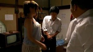 大家族の爆乳ギャルママが息子たちの朝から晩まで性欲処理！