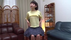 パイパンロリのキツキツおまんこに容赦なく大量射精！