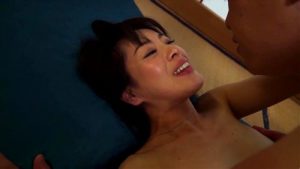 禁断の不貞旅行！色白人妻が実の息子と交わって旅先で本気中出し！