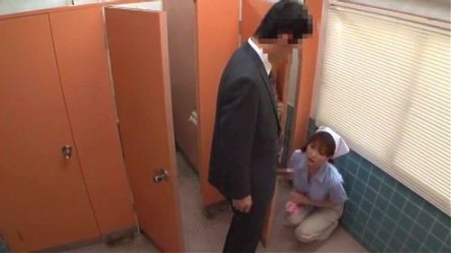 清掃員の少し可愛い女と会社のトイレで生ハメセックス