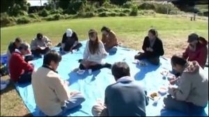 AV女優がホームレスたちに性的支援！1対10越えで半端ないレベル！