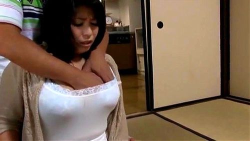 爆乳の義母の体に我慢ができず、種付けセックスしてしまう！