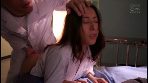 死ぬ前にキレイな女ドクターに口で気持ちよくしてもらう