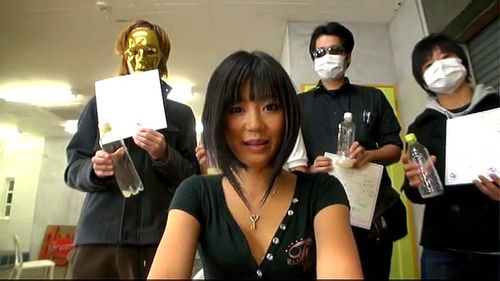 大量のローションで女優をヌレヌレにさせる！