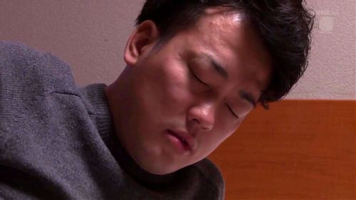 デカ尻巨乳なおばさんの誘惑に勝てず綺麗なおっぱいにどっぷり胸射！