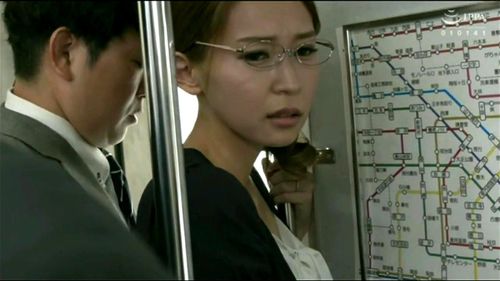 エチエチおっぱいのクール系奥様が痴漢に犯される！