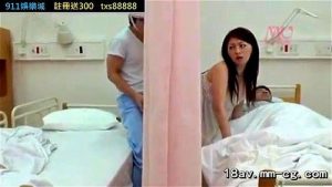 巨乳人妻が旦那のお見舞い中にハメる！隣に入院してる男と不倫SEX！