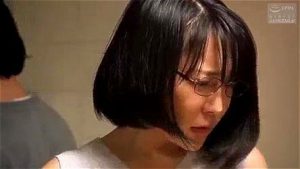【羽生ありさ】母親の女の一面を見てしまった思春期息子。キモ親父に犯され続ける美人母