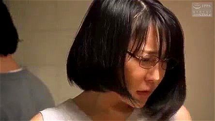 【羽生ありさ】母親の女の一面を見てしまった思春期息子。キモ親父に犯され続ける美人母