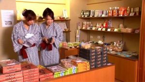ちょっぴりエッチな旅館で美女たちが欲求不満を解消ｗ