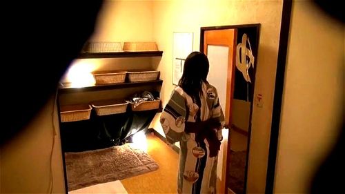 大人しそうな奥様を旅館でたっぷり寝取る！