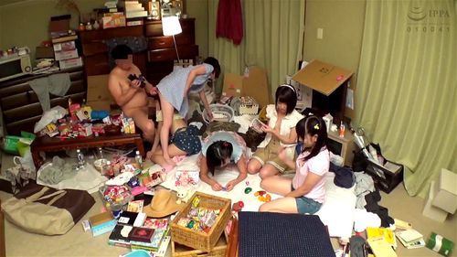 貧乳ロリスレンダーJ○たちを集めて何度も中出しする変態親父ww