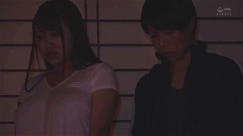 闇金業者に脅されて旦那の前で犯される堕落妻