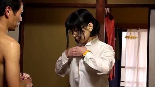 両親が不在中に色んな男のチンコを味わう変態メガネっ娘JK
