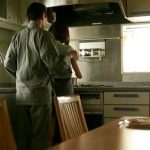 新しいパパの性玩具にされるスタイルの素晴らしい美人姉妹