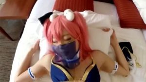 露出しまくりスケベコスプレのお姉さんがたまらない！