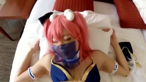 露出しまくりスケベコスプレのお姉さんがたまらない！