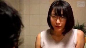 おじいちゃんに母親が寝取られて中出しされる