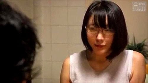 おじいちゃんに母親が寝取られて中出しされる