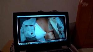 妻が若い男たちに輪姦されて孕ませられるNTRビデオ
