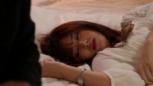中年セクハラ上司と出張先で相部屋になって夜通しセックス！