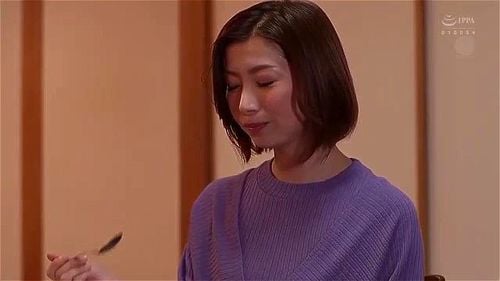 スレンダー人妻が旦那の友人に唆されて不倫SEX盛り上がるww