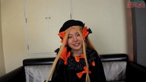 コスプレイヤーがチンポを欲しがり笑顔でイチャイチャセックス！