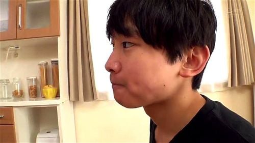 童貞学生におっぱいを揉ませてあげる爆乳主婦！