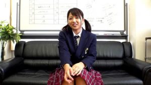 エッチをほぼしたことがないJKがカメラ前ではじめての快感でイク！