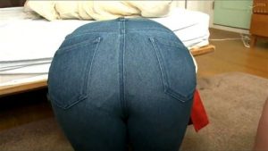 【おすすめ】家政婦の谷間がエロすぎてその場でいきなり生ハメSEX！