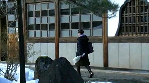 未亡人の人妻は性に狂って他人の棒で感じまくる！